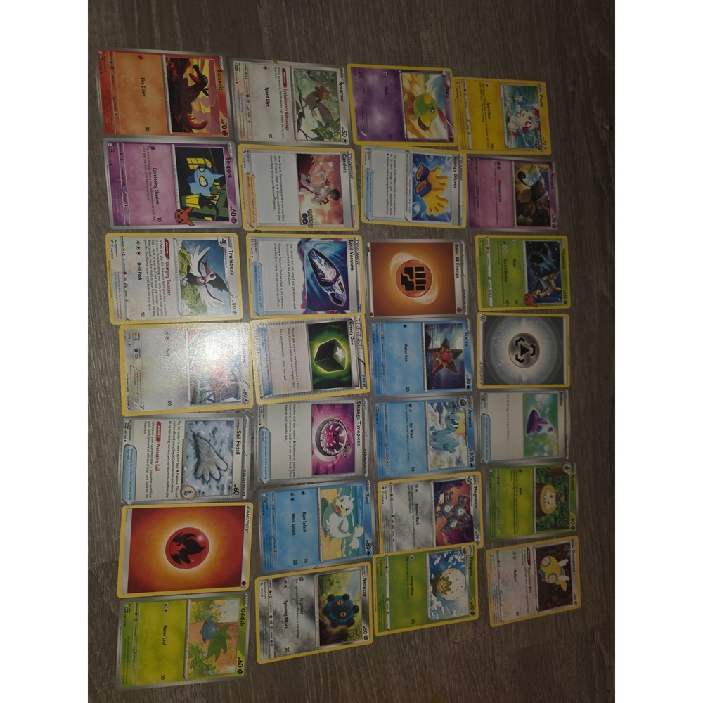 28 Pokémon cards bundle